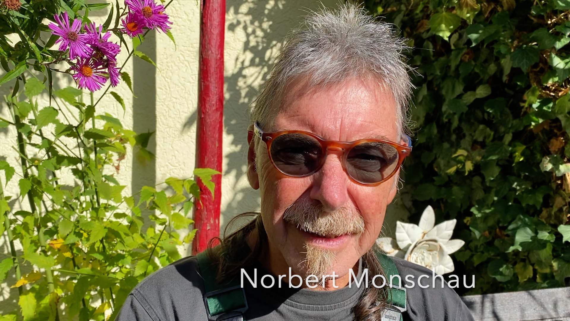 Norbert Monschau aus Bandorf betreibt einen eigenen kleinen Weinberg