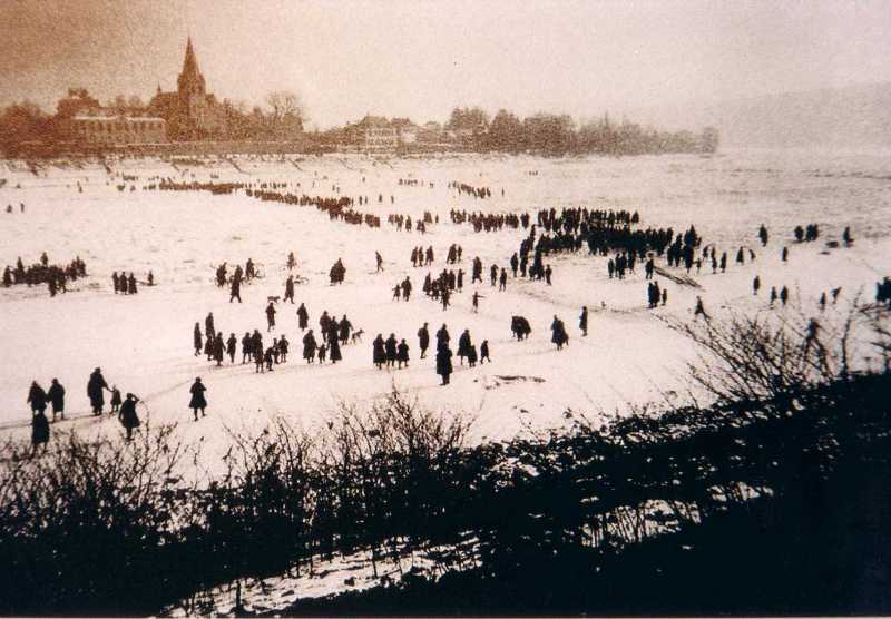 Oberwinter am Rhein - zugefrorener Rhein im Jahre 1929