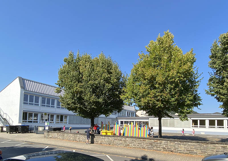 Betreuende Grundschule in Oberwinter - Hafenort am Rhein bei Remagen.